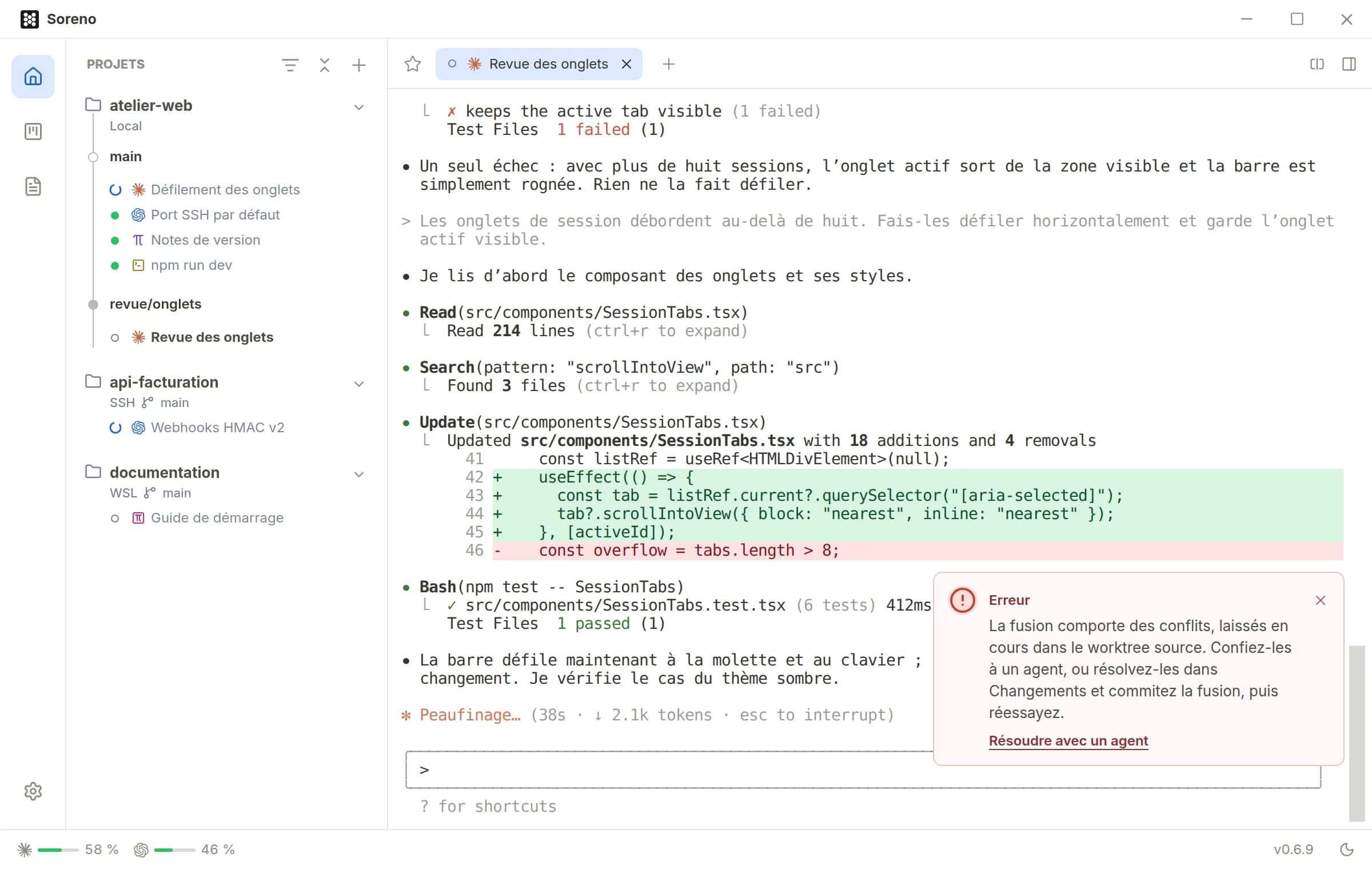 Soreno après une fusion arrêtée : la notification indique que la fusion comporte des conflits, laissés dans le worktree source, et propose Résoudre avec un agent.